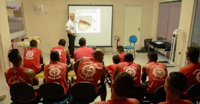 Curso de RCP e DEA para Guarda Vidas de Araruama