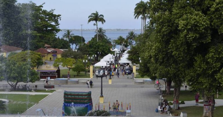 Outlet na Praça Antônio Raposo
