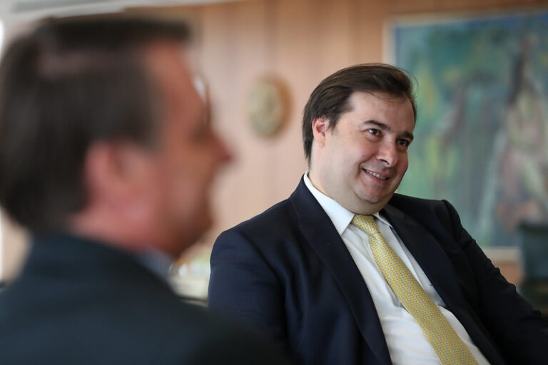 Rodrigo Maia afirma ser Bolsonaro o “pai do orçamento secreto”