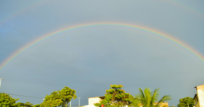 Arco-íris flagrado no céu do Rio de Janeiro
