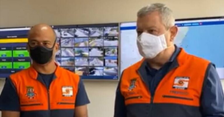Axel Grael ao lado do Secretário Municipal de Defesa Civil de Niterói - Foto = Reprodução de rede social