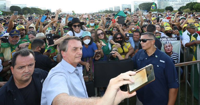 Presidente Jair Bolsonaro durante Ato do Movimento Brasil Verde e Amarelo na Esplanada dos Ministérios.  Foto: Clauber Cleber Caetano/PR