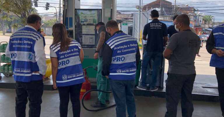 Procon-RJ participa de operação em postos de combustíveis_edited