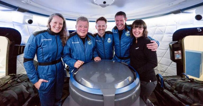 The crew of NS-18, Audrey Powers, William Shatner, Dr Chris Boshuizen, and Glen de Vries, with CrewMember 7 Sarah Knights (October 12, 2021)