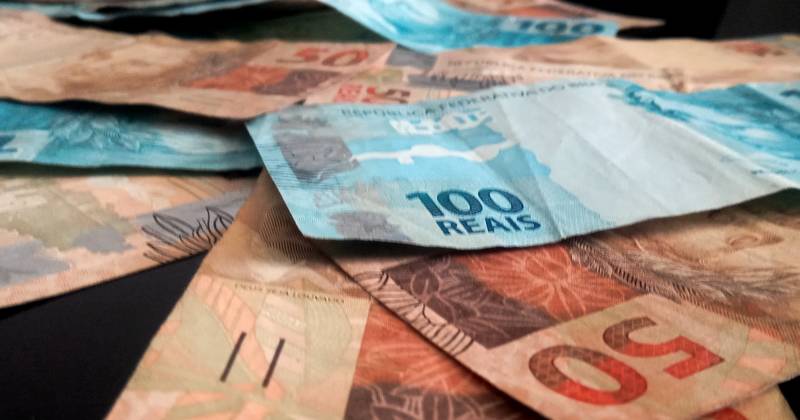 Salário mínimo brasileiro poderá ser de R$ 1.502 em 2025