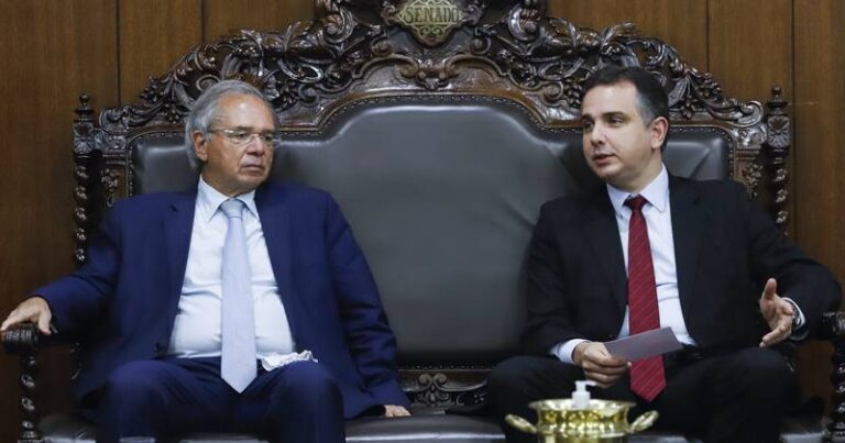 Ministro da Economia, Paulo Guedes, e o presidente do Senado Federal, senador Rodrigo Pacheco (DEM-MG) - Foto de Pedro Gontijo-