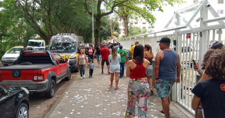 Primeiro Turno - Votação com longa fila