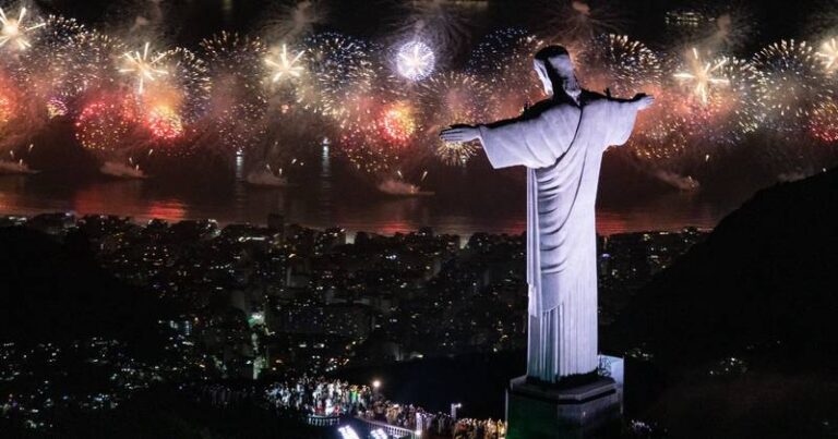 Cristo Redentor e Fogos do Réveillon 2023 Foto de Fernando Maia - Governo do RJ