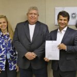 Secretário de Estadual de Saúde Doutor Luizinho assina convênio com Cremerj