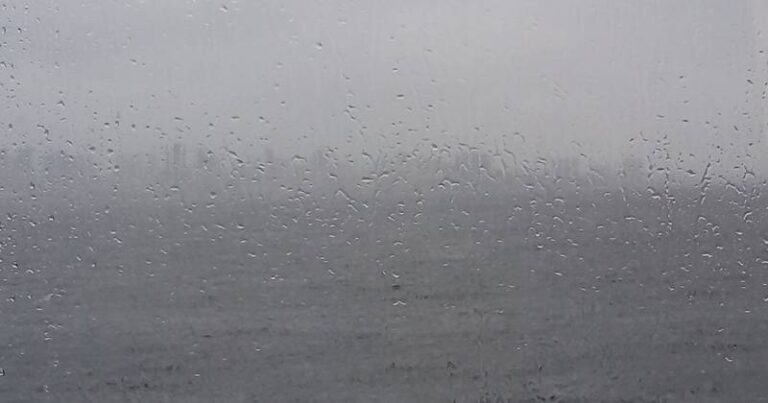 chuva - tempo chuvoso - poça - Foto de Richard Souza - AN