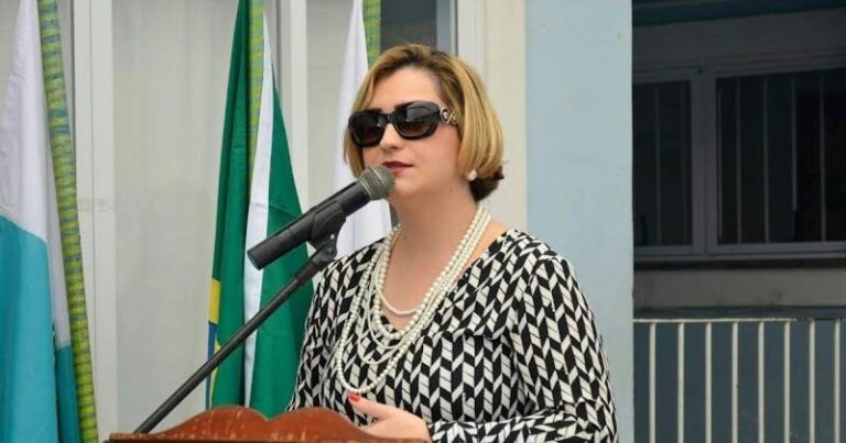Livia Soares Bello da Silva - Livia de Chiquinho - em escola - Foto Richard Souza - AEF