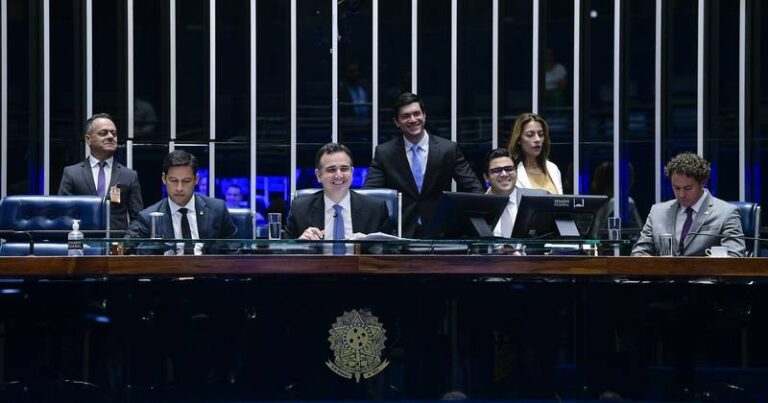 Plenário do Senado Federal, com Pacheco e outros