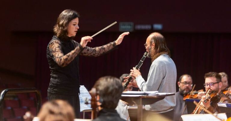 Maestra Mariana Menezes, Orquestra Sinfônica do Paraná - Foto de Maringas Maciel