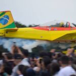 Comandante Ferrari próximo do público