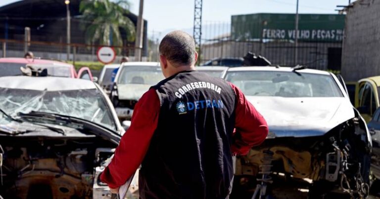 Detran-RJ fiscaliza empresas de desmontagem de veículos