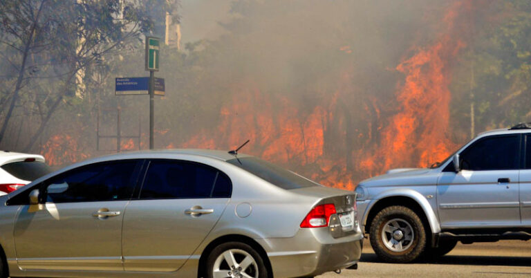 calor carros fogo incêndio