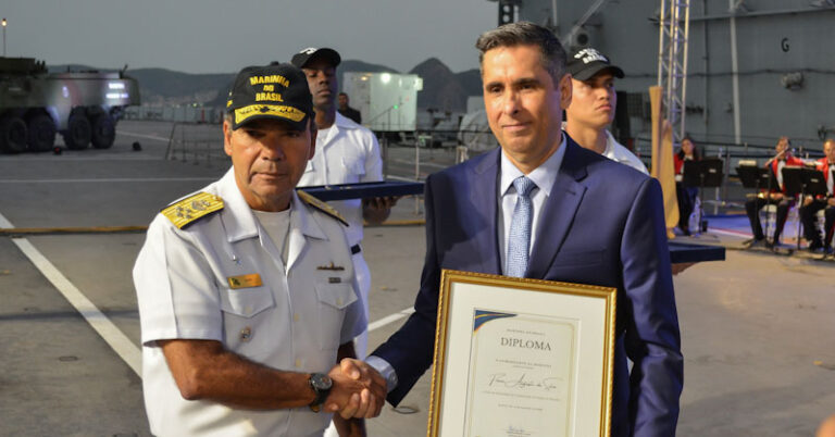 Entrega do título honorífico de Embaixador de Comunicação Es