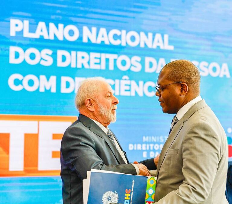 Ministro dos Direitos Humanos e da Cidadania, Silvio Luiz de Almeida com presidente Lula