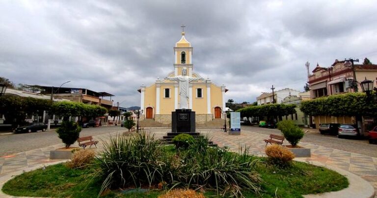 Praça da Igreja Matriz - Porciúncula