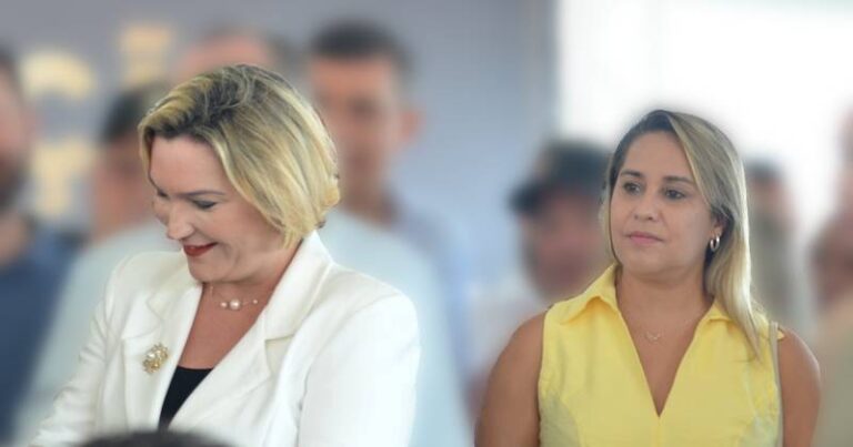 Livia e Daniela no estádio 1