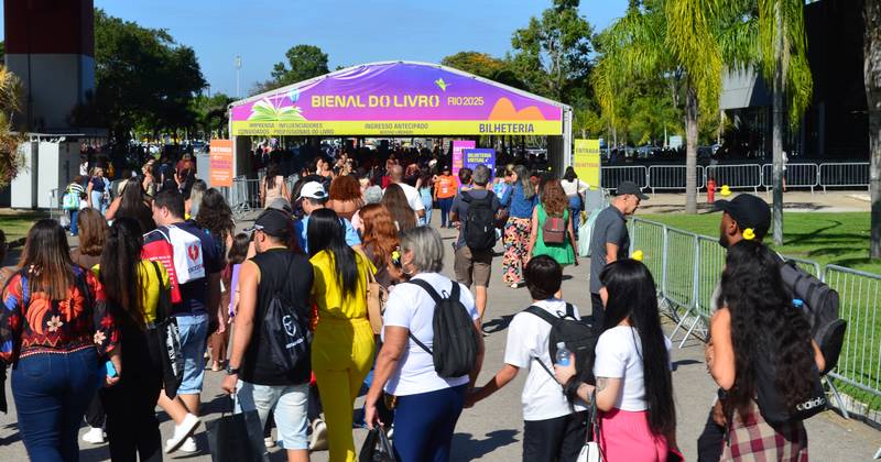 Bienal do Livro Rio 2025 público entrando