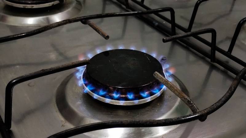 Boca de fogão acesa com fogo chama