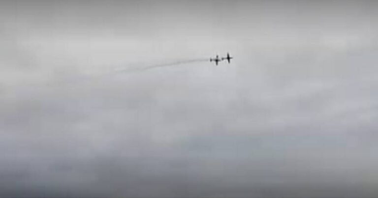 aviões em acrobacia aérea