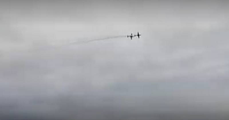 aviões em acrobacia aérea