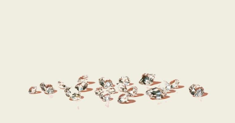 fundo branco com cristais Swarovski